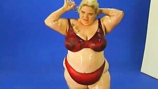 Older blonde BBW asked her neighbour vibrator her holes