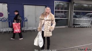 Matured blonde mom with loosed boobs have sex into the vehicle with stranger
