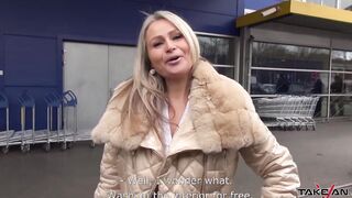 Matured blonde mom with loosed boobs have sex into the vehicle with stranger