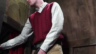Pervert priest gets horny on AltarGays confession