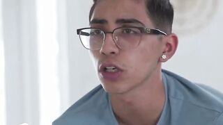 ＂All boobs are wonderful and one of a kind＂ Jennifer White tells Stepson 22