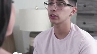 ＂All boobs are wonderful and one of a kind＂ Jennifer White tells Stepson 22