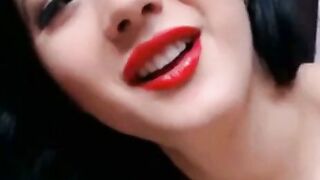 Super Squirter Brunette Masturbates on Webcam
