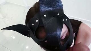 Seduced the courier with a juicy booty and cuckolded her hubby 125