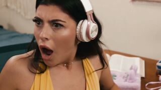 Nerdgirl Gets Dorm Gloryhole Dickdown