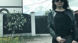 A Spoiled Russian Brat Gets Nailed by a Taxi Driver for Being Rude1 8