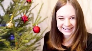 Amateur Stepsister Sucks Cock & Swallows Cum For Christmas Gift