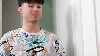 Tattooed Stepmom Scarlett Mae Sucks Cock & Gets Breed in Bathtub