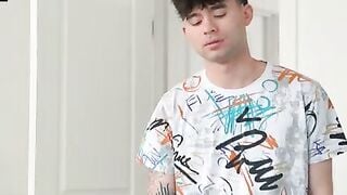 Tattooed Stepmom Scarlett Mae Sucks Cock & Gets Breed in Bathtub