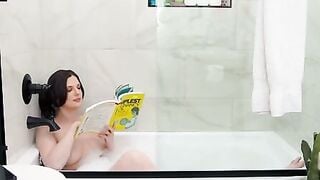 Tattooed Stepmom Scarlett Mae Sucks Cock & Gets Breed in Bathtub