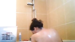 Amateur Stepmom Caught Peeping Naked Shower From Behind