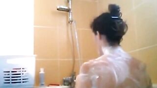 Amateur Stepmom Caught Peeping Naked Shower From Behind