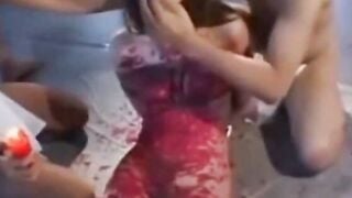 蝋燭責めと鞭打ちされるお姉さん