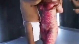 蝋燭責めと鞭打ちされるお姉さん