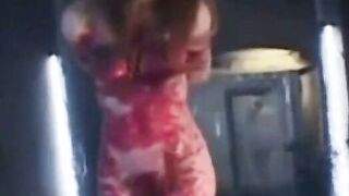 蝋燭責めと鞭打ちされるお姉さん