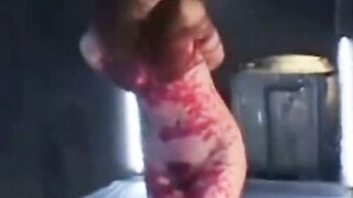 蝋燭責めと鞭打ちされるお姉さん