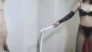 チンポを思いっきり鞭打ち