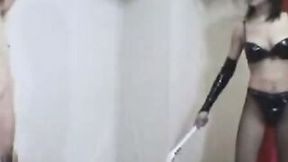 チンポを思いっきり鞭打ち