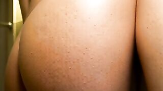 Italian Amateur Fingers Tight Ass on Webcam