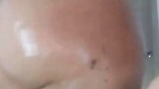 Amateur Colombian Webcam Model Shows Off Massive Juicy Ass