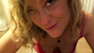 Amateur Hottie Sucks Cock & Takes Face Cumshot On Couch