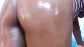 Phat Black Amateur Ass Tease on Webcam