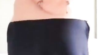 Amateur Turkish Woman in Hijab Striptease Webcam