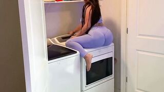 Big Ass Babe Rides Washing Machine With Dildo To Orgasm