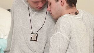 Noah White Bareback Twink Gets Deepthroated on Bed