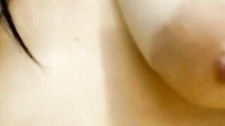 Pregnant Busty Woman Squeezes & Milks Her Nipples On Cam