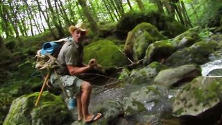 Gefesselte Bitch into der Wildnis gefickt