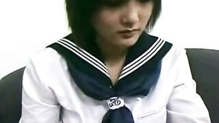手枷バイブ責めと放尿 羽山典子