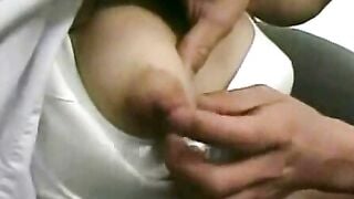 手枷バイブ責めと放尿 羽山典子