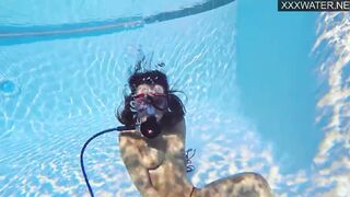 Lana Tanga shows underwater orgasms to you