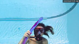 Lana Tanga shows underwater orgasms to you