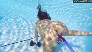 Lana Tanga shows underwater orgasms to you