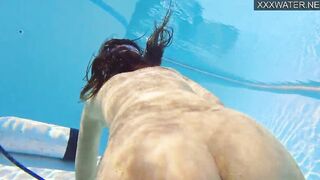 Lana Tanga shows underwater orgasms to you