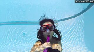 Lana Tanga shows underwater orgasms to you
