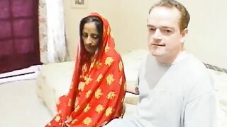 punjab hoe inside sari blows meaty boner while getting fucked