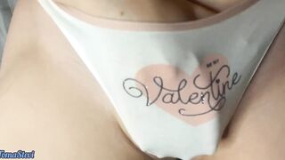 Vulgar chick masturbates her vagina and jizzes for you