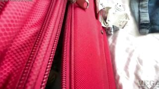 STUPID SISTER STUCK INTO A SUITCASE AND I CUM INSIDE HER SNATCH