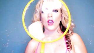 Carmen Valentina’s Super Bubble Ass Pose Solo