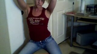Sensual chick tapes herself