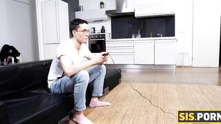SISPORN. Nerdy boy tempted in sex with attractive blond stepsister