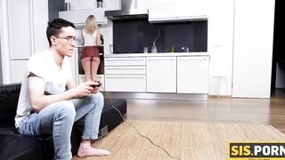 SISPORN. Nerdy boy tempted in sex with attractive blond stepsister