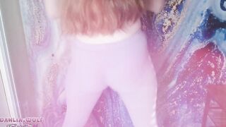 hot bimbos grinds and twerks into pants