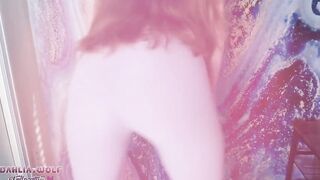 hot bimbos grinds and twerks into pants