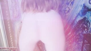 hot bimbos grinds and twerks into pants