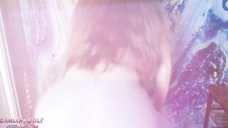 hot bimbos grinds and twerks into pants