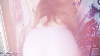 hot bimbos grinds and twerks into pants